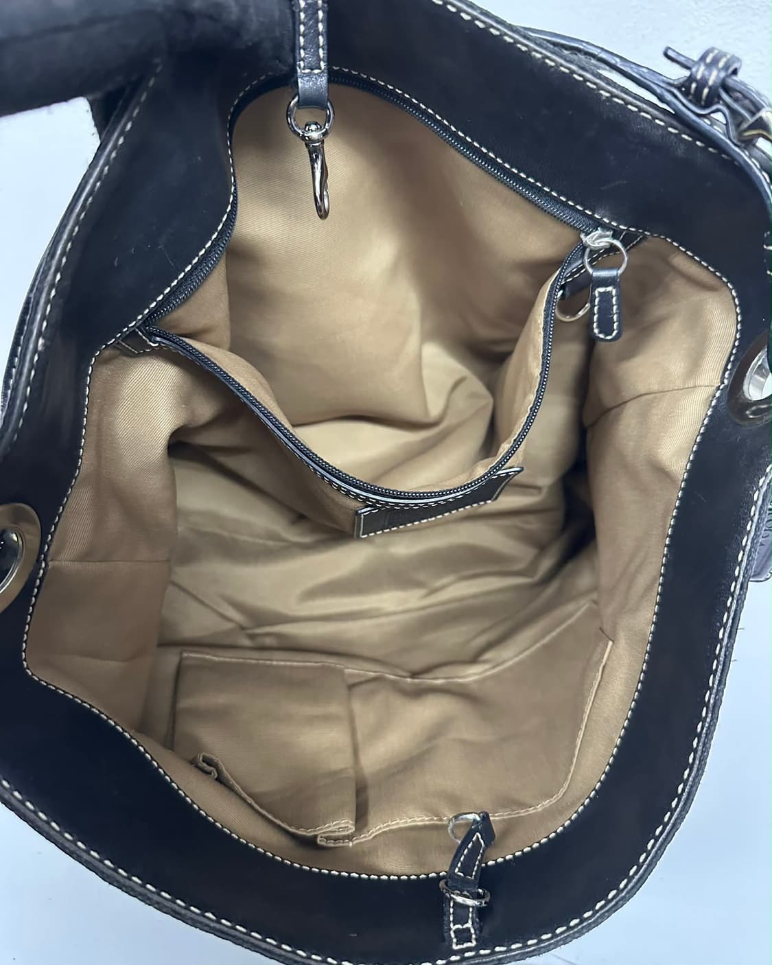 코치 시그니처 C자가드 가죽 숄더 버킷백 상품이미지7