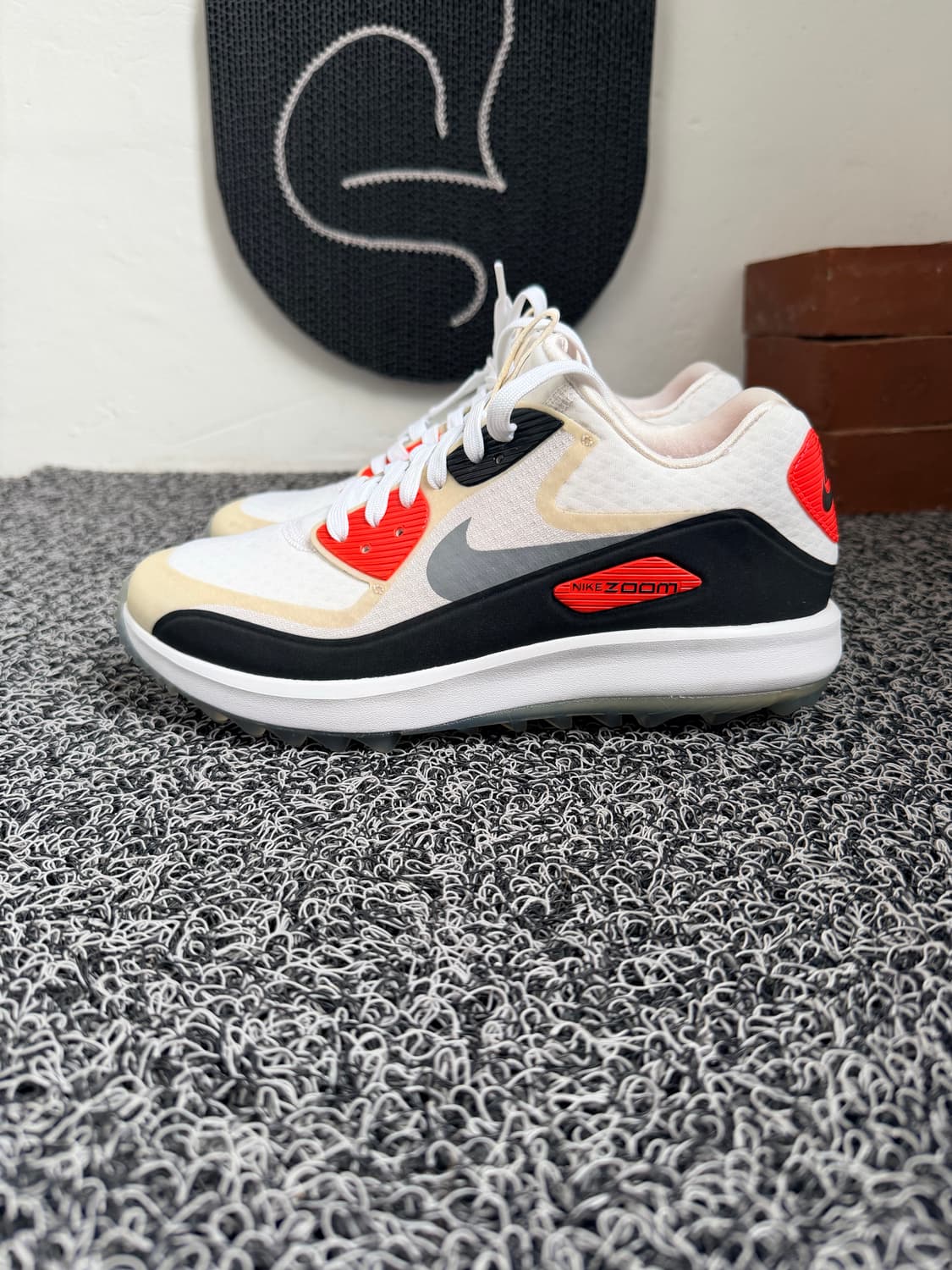 나이키 에어즈줌 IT 골프화 '인프라레드' (844649-100) 상품이미지1