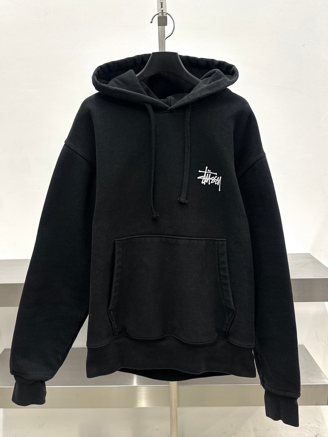 스투시 블랙 베이직 후드 티셔츠  상품이미지2
