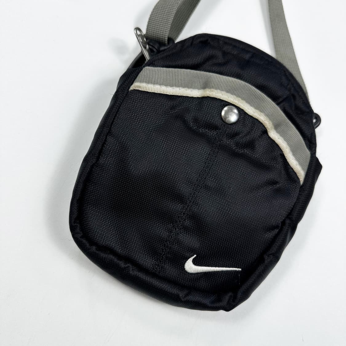 나이키 올드스쿨 솔로스우시 미니 크로스백 상품이미지3
