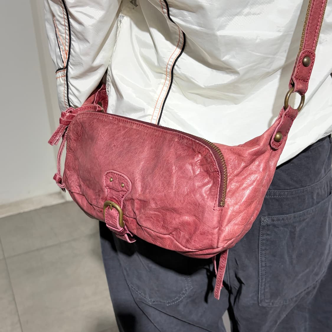 버건디 레더 가죽 크로스백 가방 상품이미지4