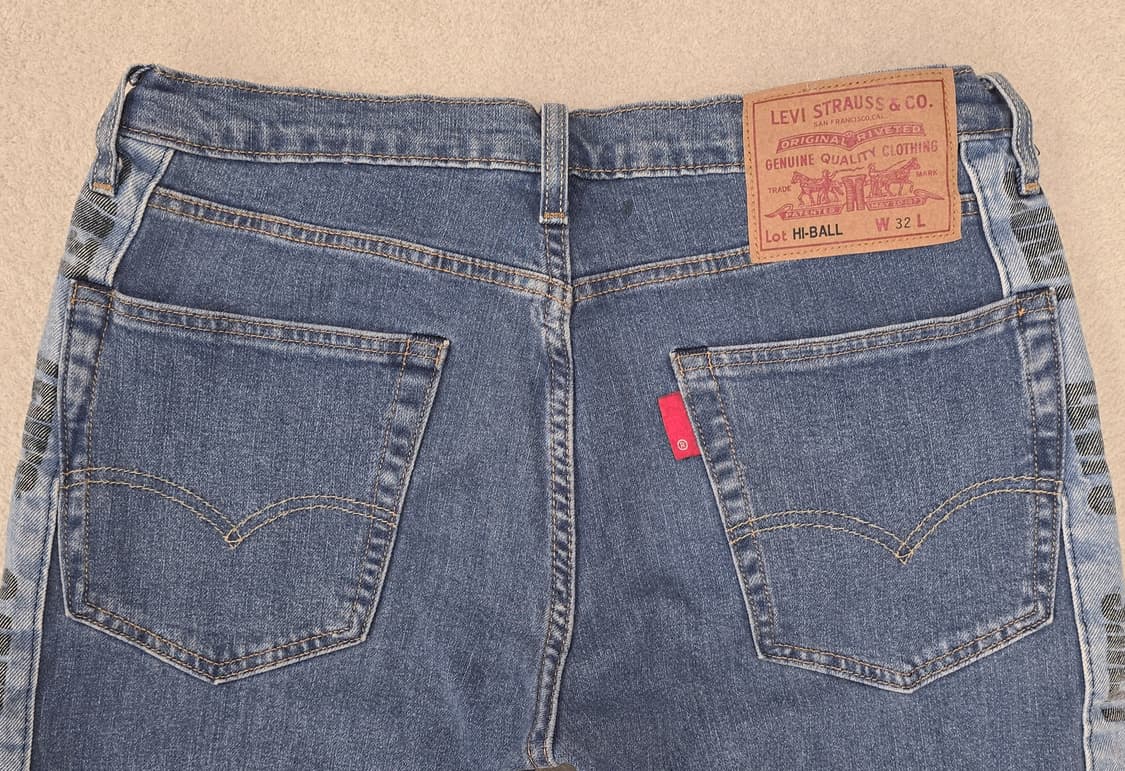 리바이스 프리미엄 하이볼 사이드패치
데님팬츠.   싸이즈 32 상품이미지4