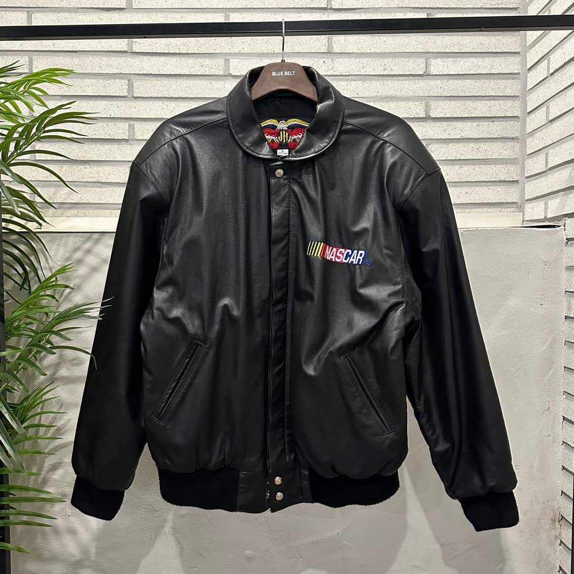 나스카 가죽 레더 블루종 자켓 후면 빅 레터링 로고 투포켓 디테일 블랙 상품이미지2