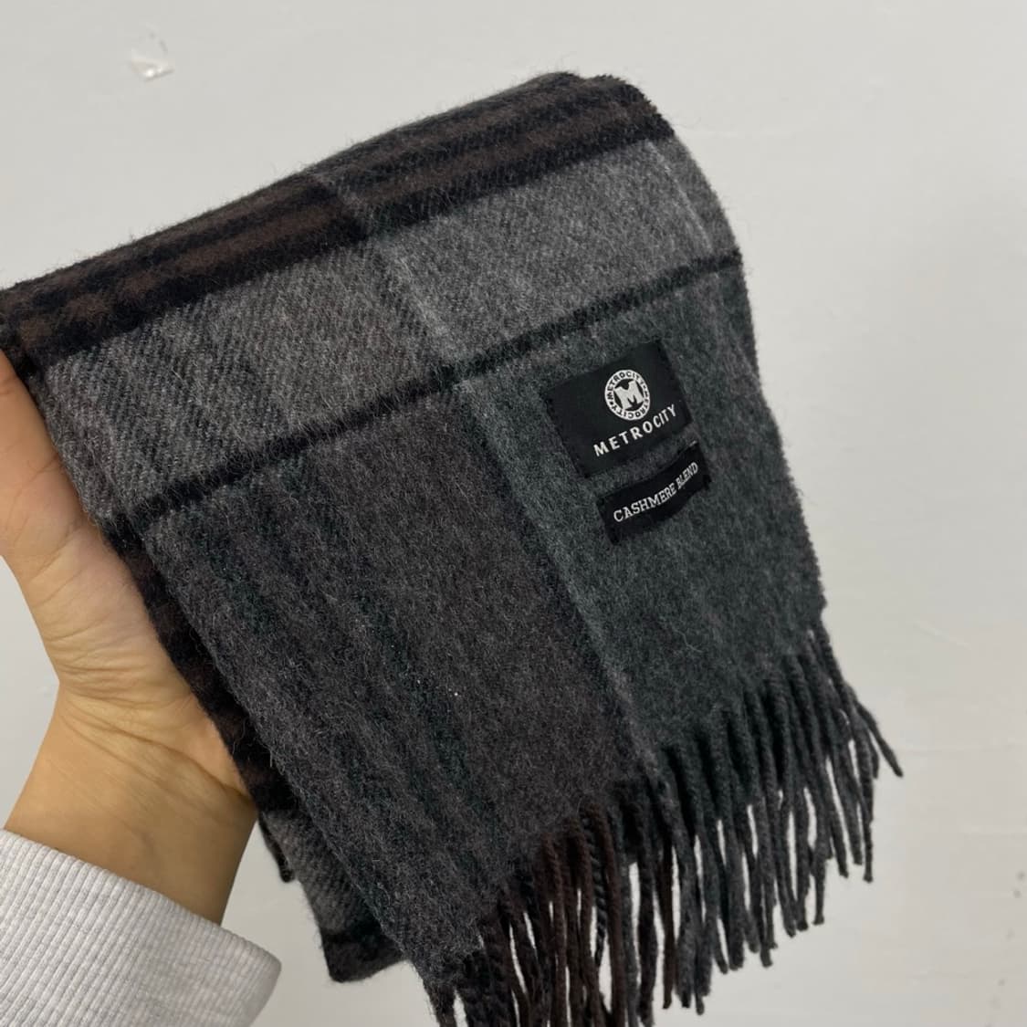 메트로시티 METROCITY 다크그레이 체크 캐시미어 혼방 머플러 목도리 상품이미지5
