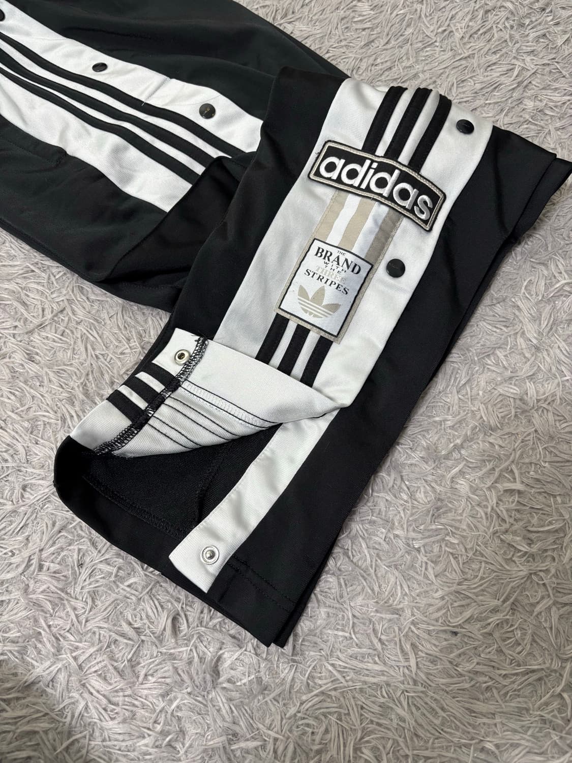 아디다스 블랙 스냅버튼 트랙팬츠 상품이미지1