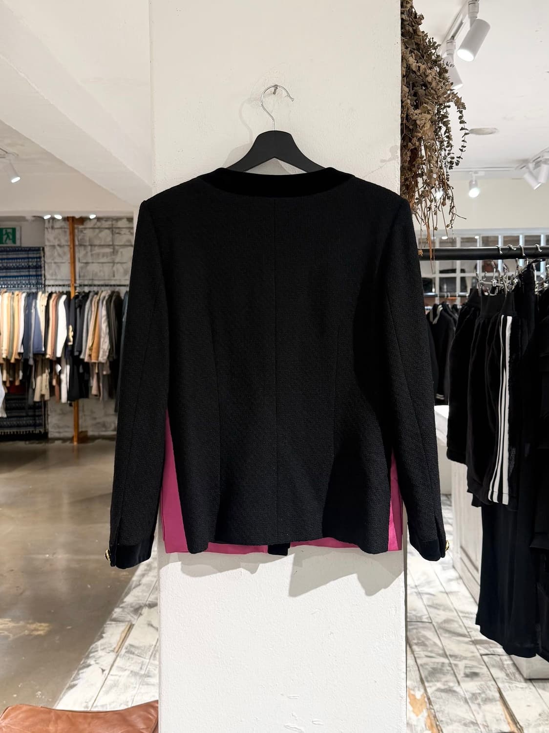 샤넬 부티크 핑크 블랙 벨벳 트리밍 트위드 자켓 상품이미지6