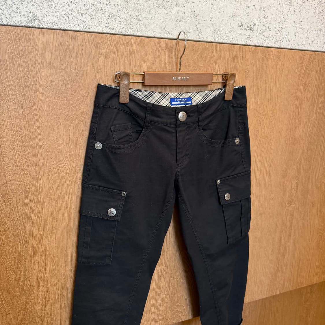 버버리 블루 라벨 카고 카프리 팬츠 백 버클 스트랩 디테일 블랙 상품이미지6