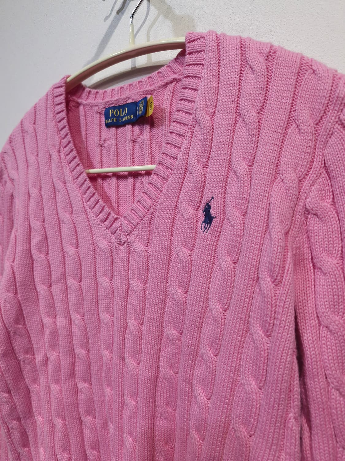 [신형QR]폴로랄프로렌 케이블 브이넥 니트 핑크 상품이미지3