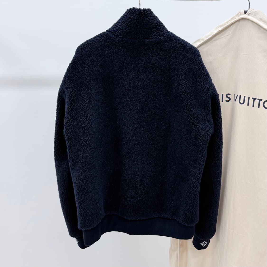 [S+급/L] 25FW 루이비통 레더패치 플리스 블루종 자켓 상품이미지6