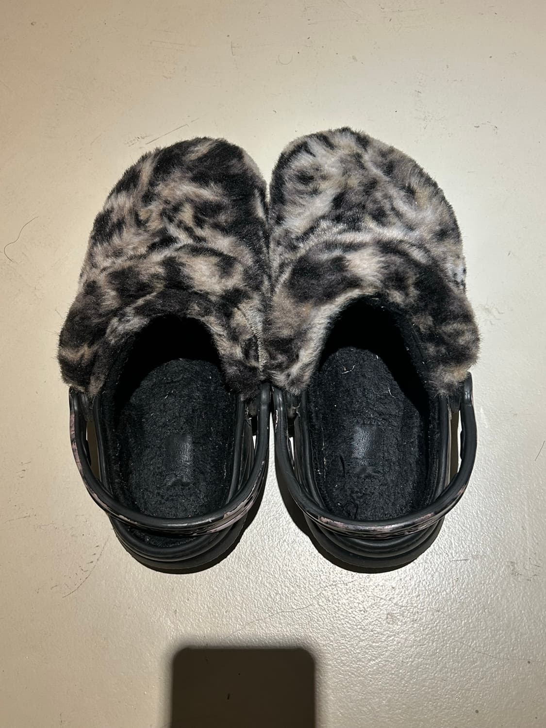 크록스 클래식 퍼 슈어 클로그 블랙 멀티 상품이미지3