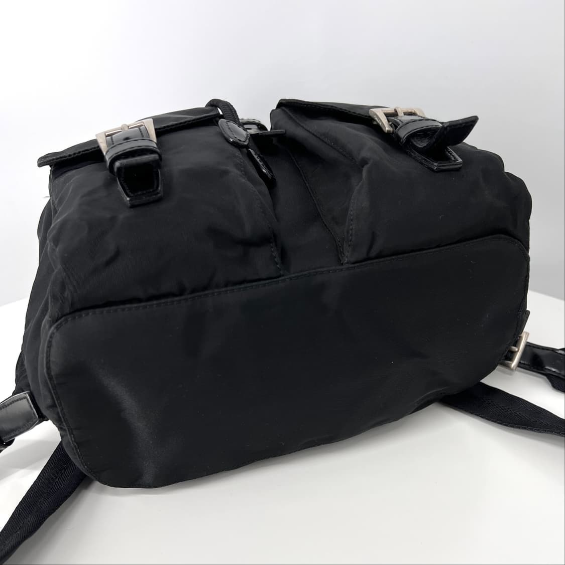[감정완료] 프라다 삼각로고 나일론 백팩 블랙 스몰 상품이미지8