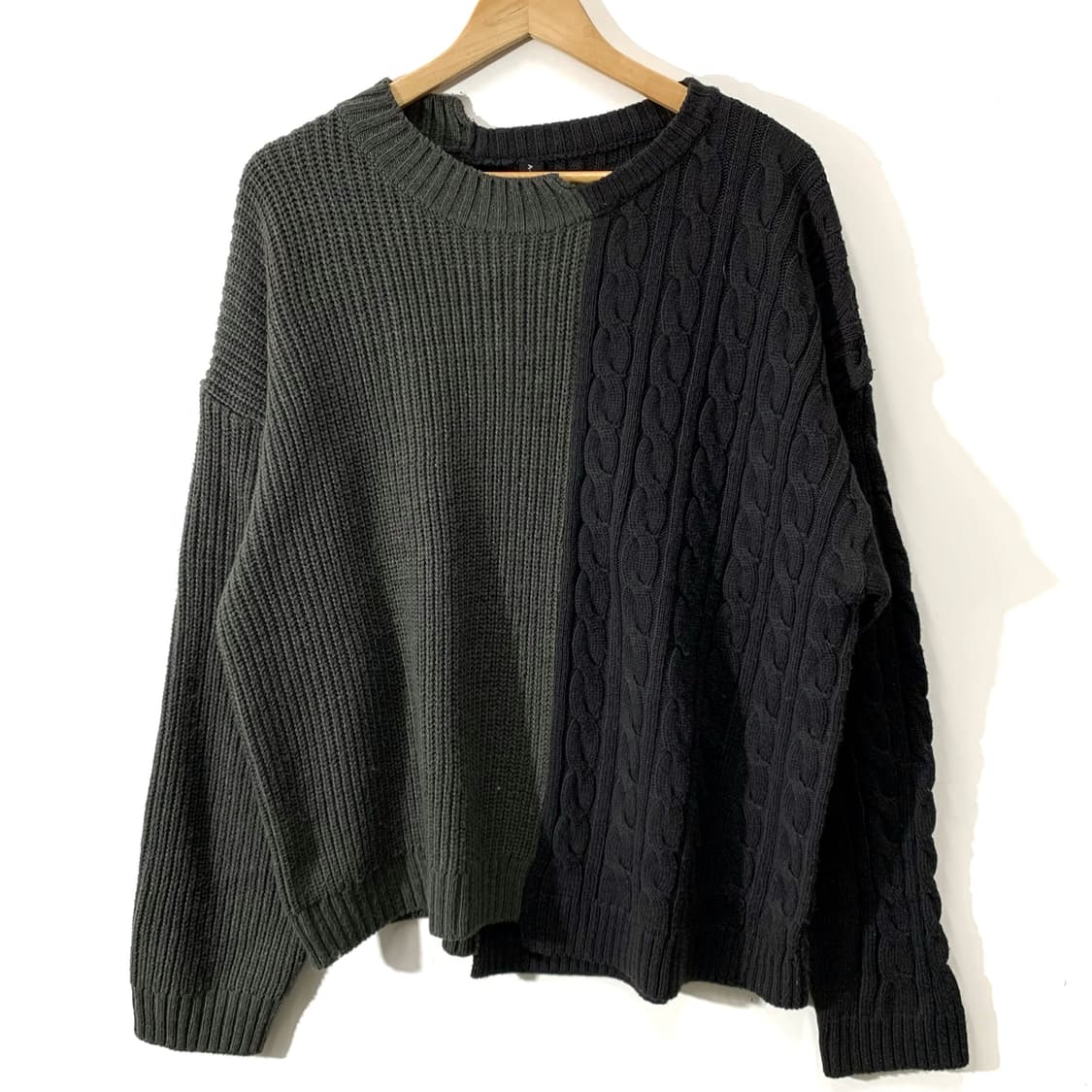 어텐션로우 언발란스 니트 상품이미지1