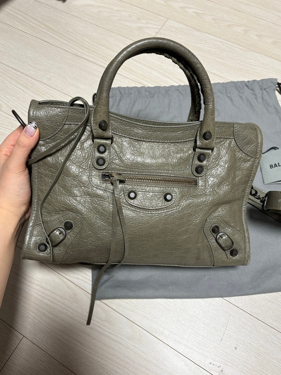 발렌시아가 르시티 스몰 아미 그린 상품이미지3