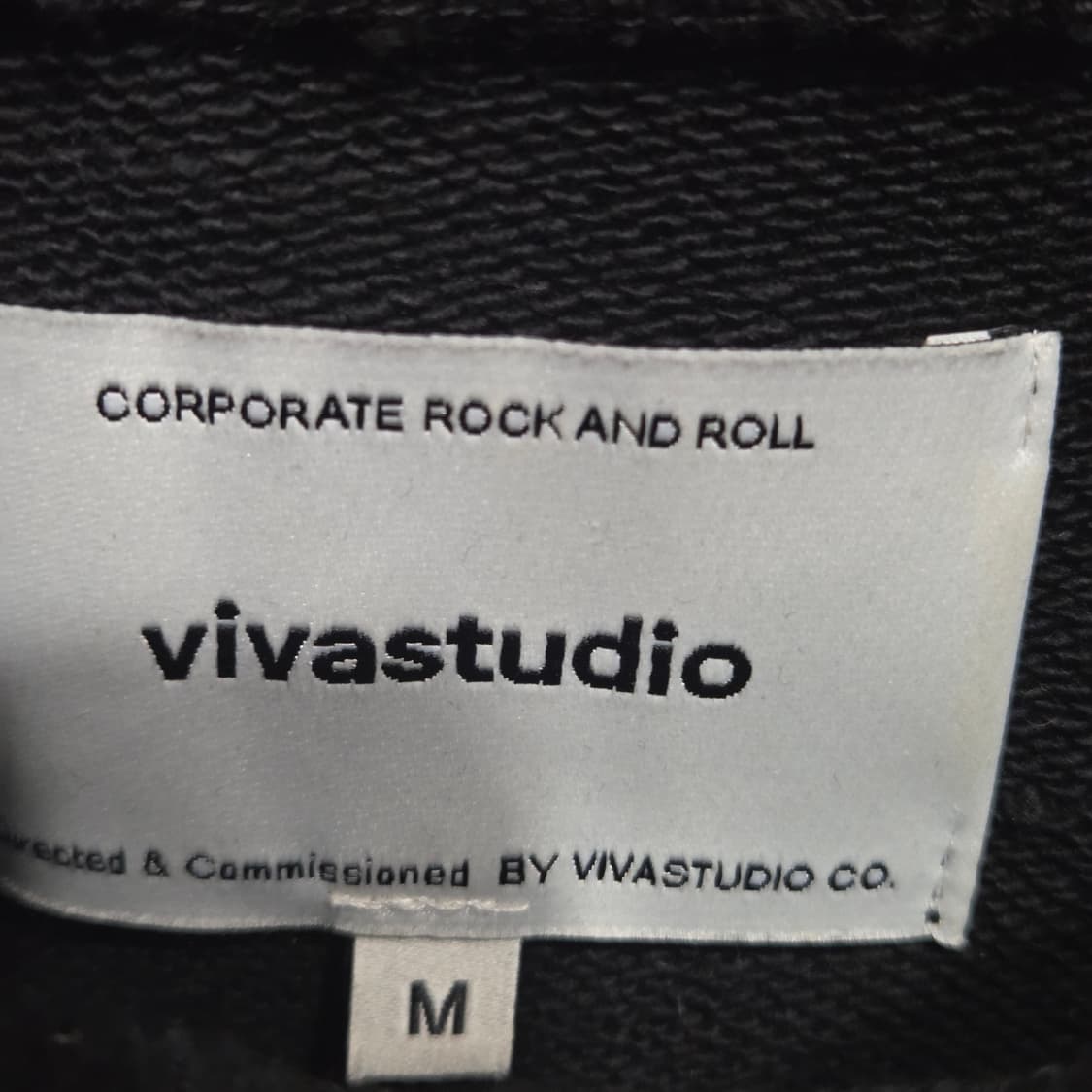비바스튜디오 블랙 맨투맨 티셔츠 M 상품이미지4