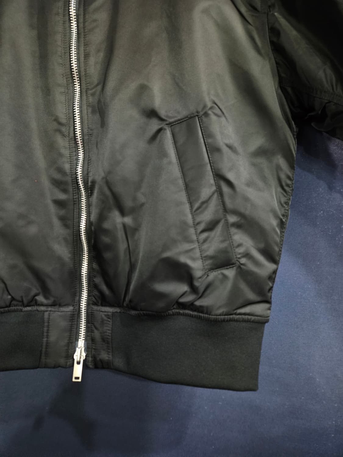 무신사 스탠다드 블랙컬러 남성 세미오버핏 95~100 항공점퍼 자켓  상품이미지6