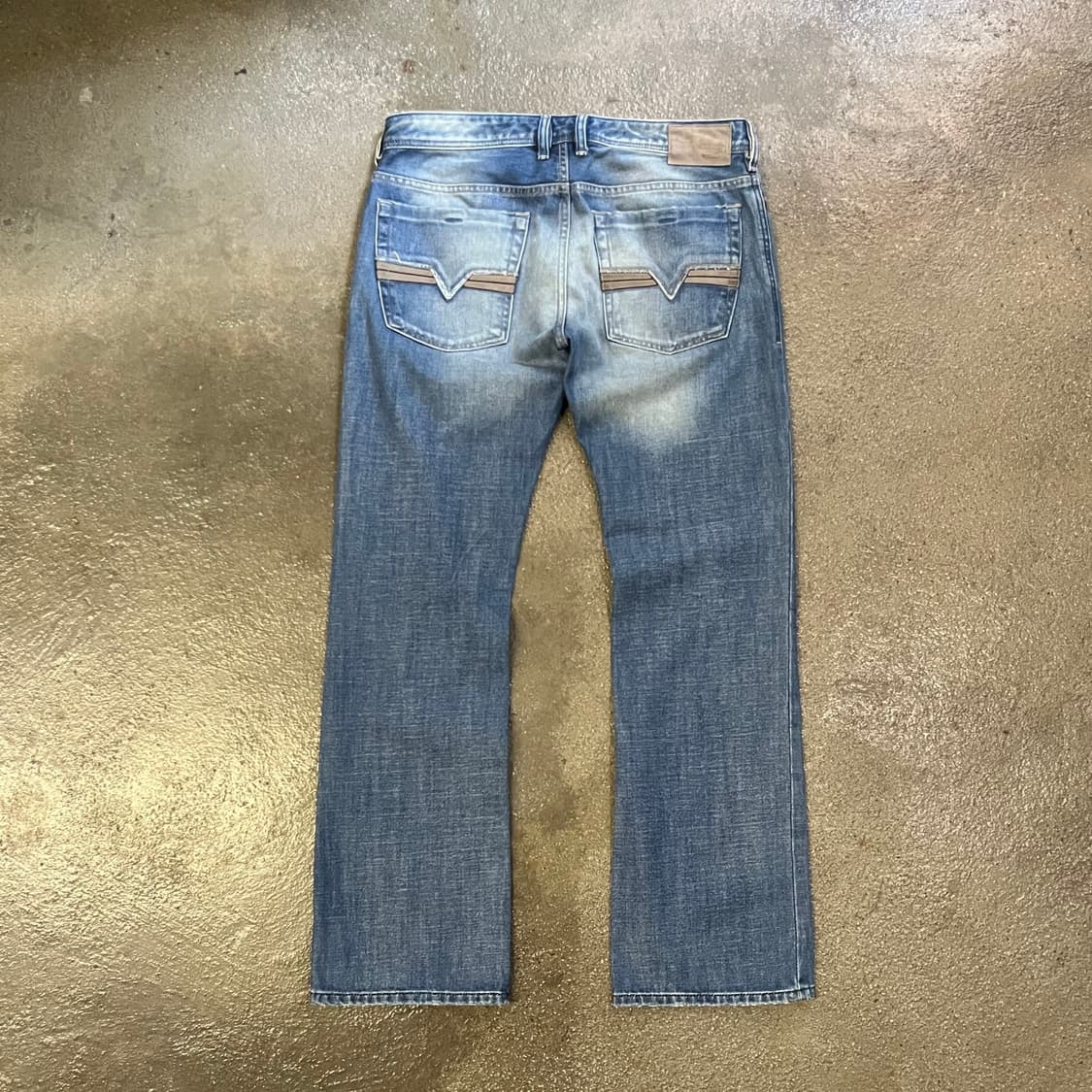 디젤 자티니 데님 부츠컷 (34“) 상품이미지4