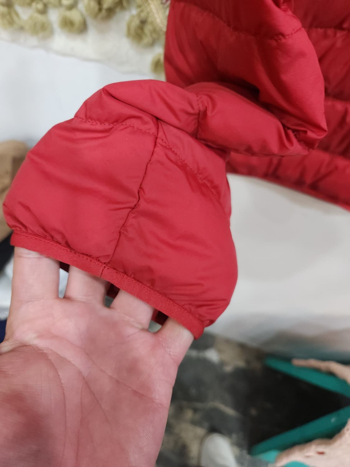 유니클로 울트라라이트 오리털 경량 패딩 
​
 상품이미지4