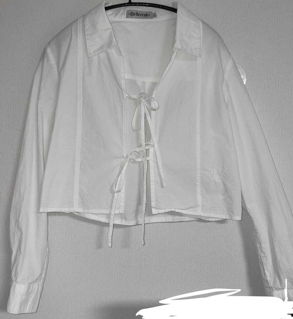 델리센트 리본 크롭 셔츠 화이트 상품이미지2