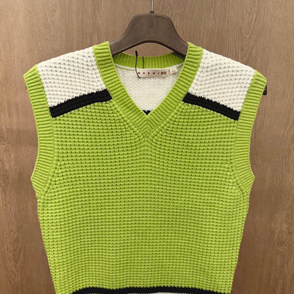 마르니 유니클로 브이넥 니트 베스트 컬러 블록 디테일 그린 아이보리 블랙 상품이미지4