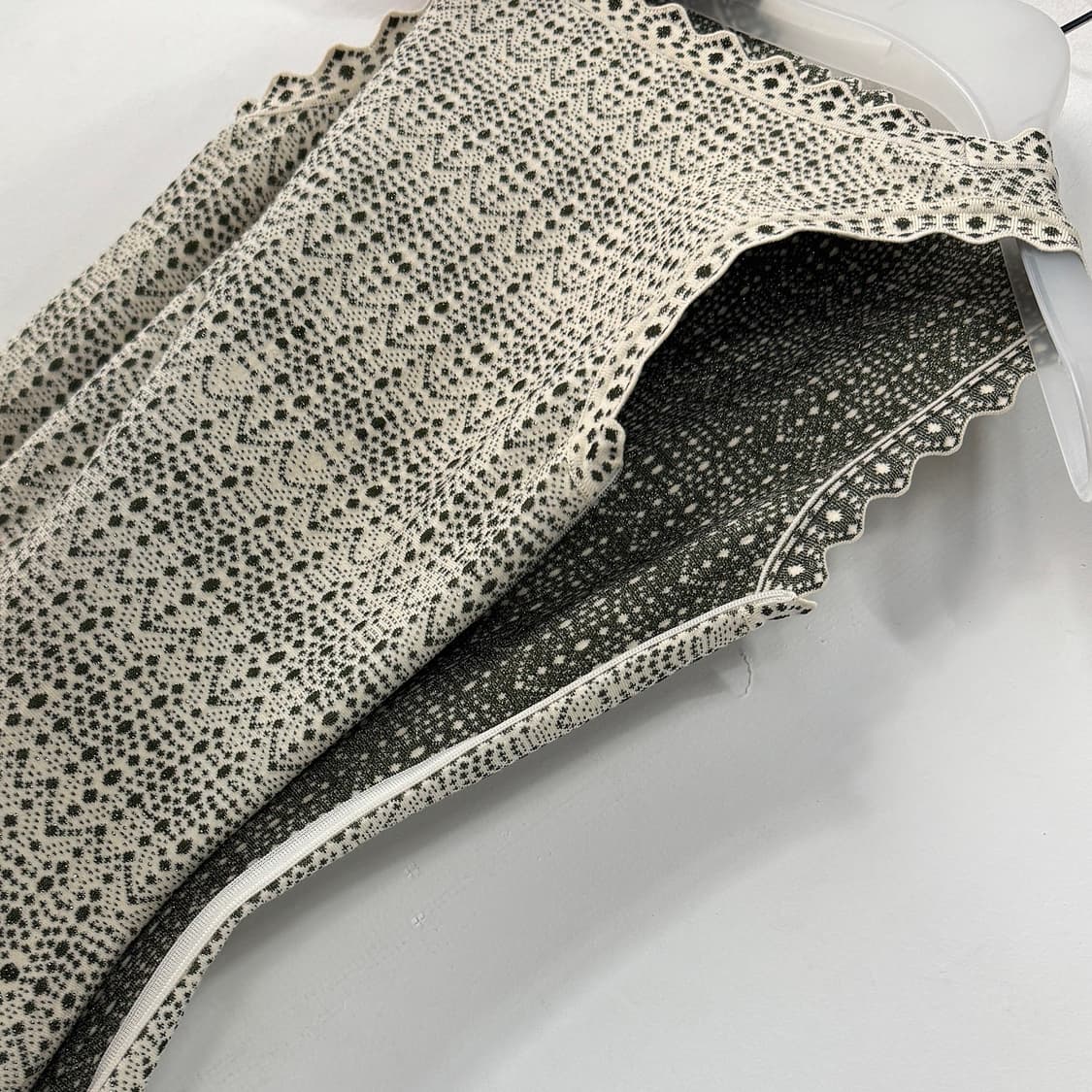 알라이아 스캘럽 울 니트 원피스 상품이미지2