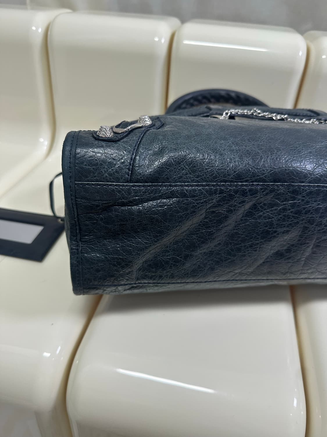 [A 정품] 발렌시아가 시티 모터백 미디움 다크블루그레이 상품이미지4