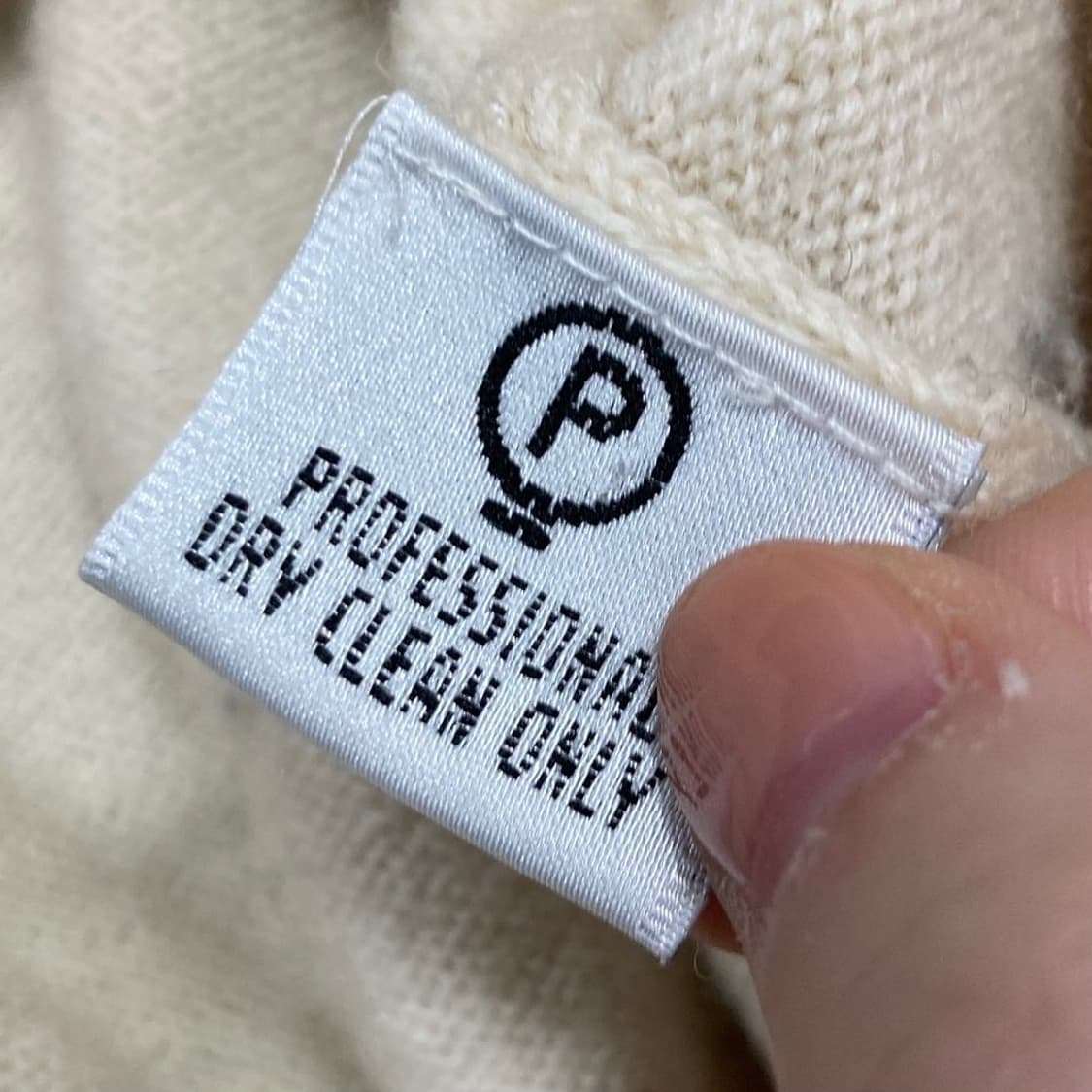 YvesSaintLaurent 자수로고 브이넥 니트 상품이미지4