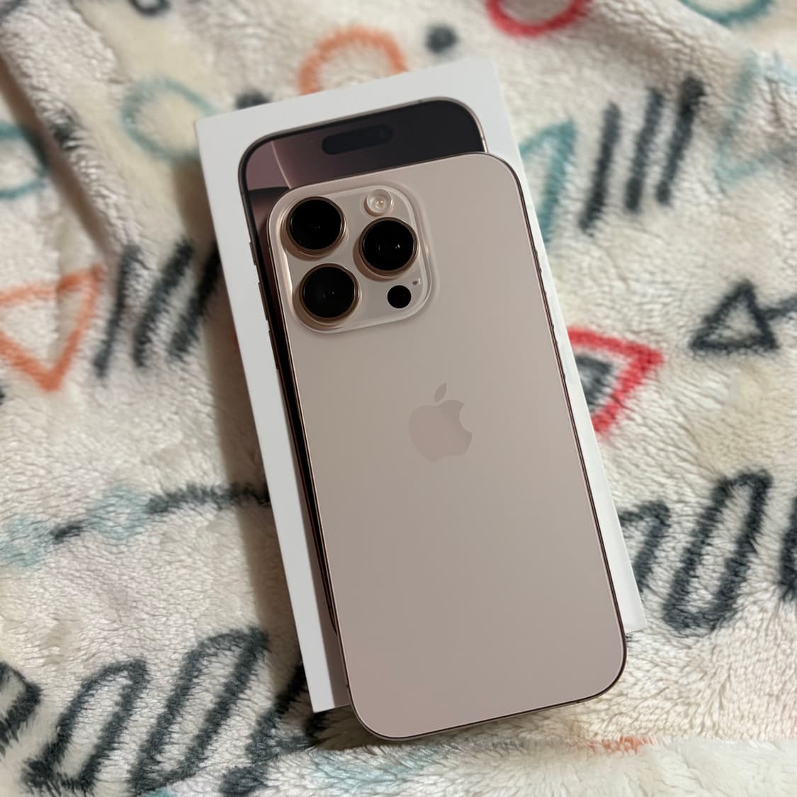 아이폰16pro 256GB 데저트티타늄 상품이미지3