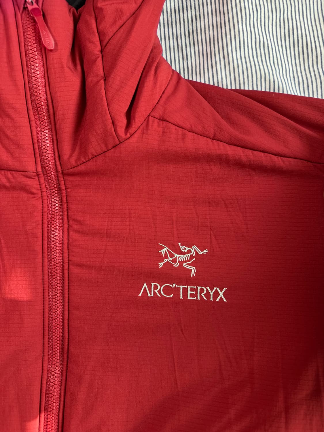 (SS급) 아크테릭스 아톰 AR 후디 보르도 상품이미지4