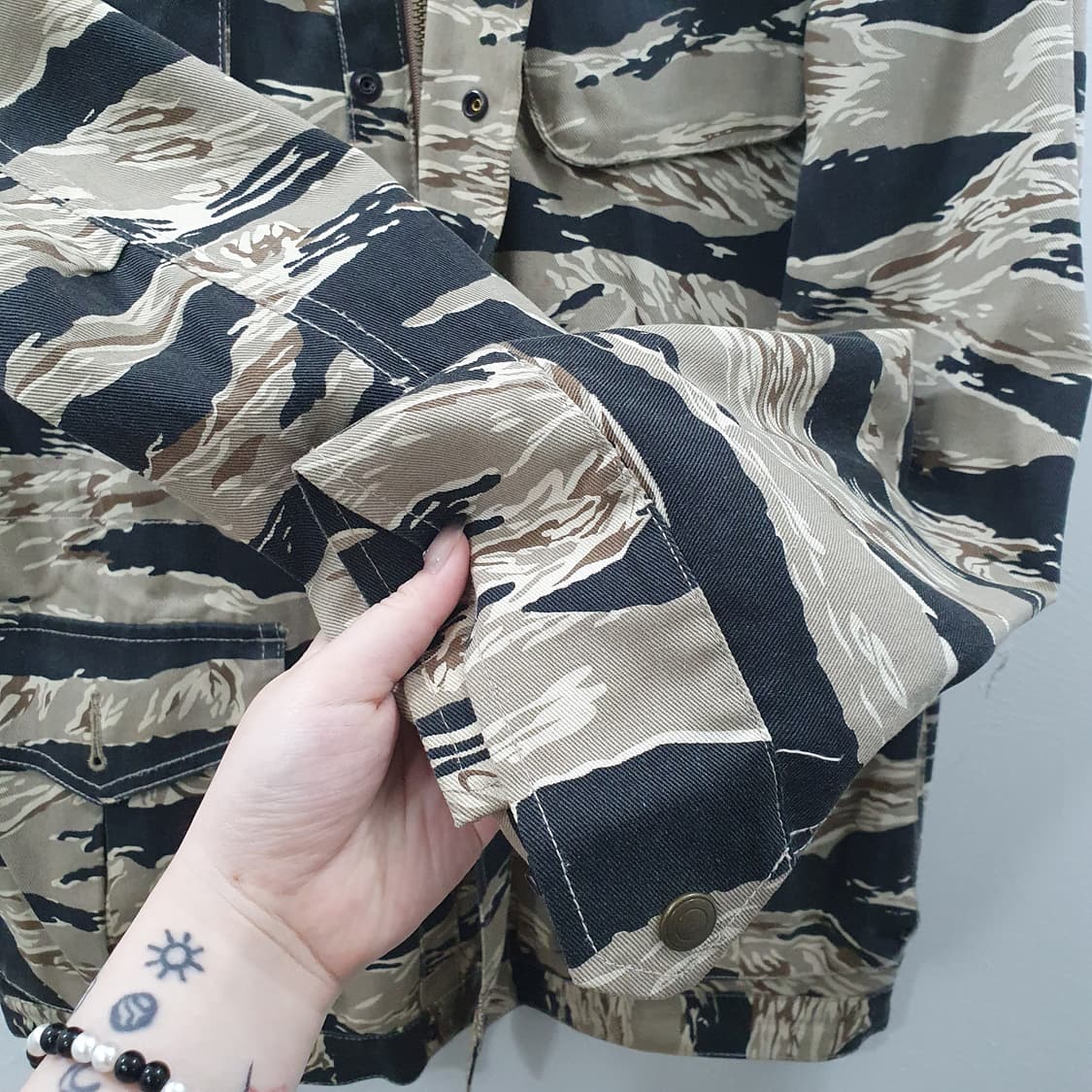 추S-M 누드본즈 남성 M65 골든 타이거 카모 자켓 상품이미지4