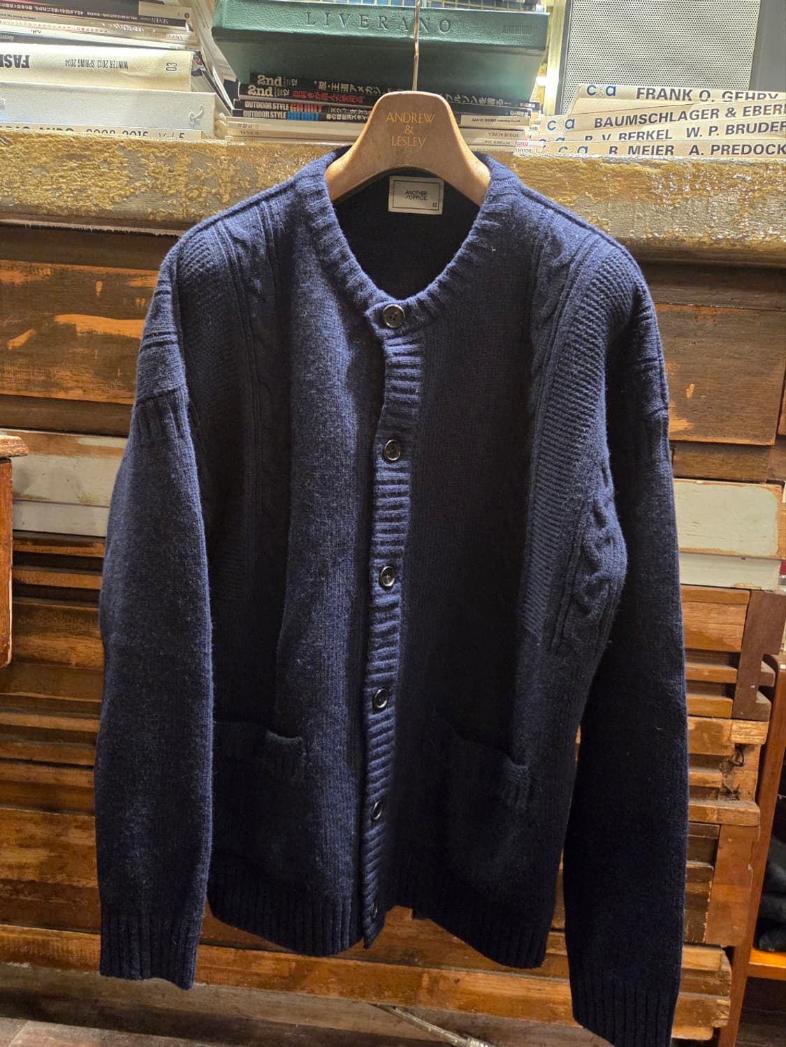 어나더오피스 니트 상품이미지1