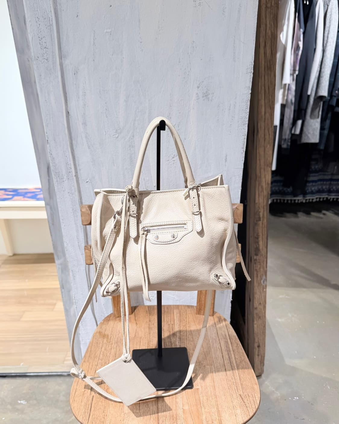 발렌시아가 아이보리 파피에르 a6 토트백 상품이미지3