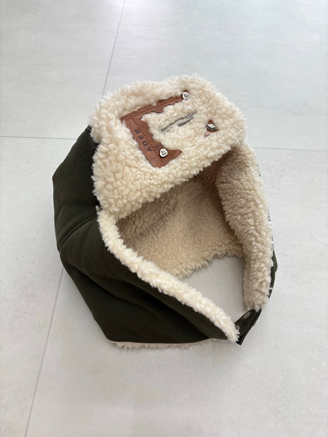 아더에러 Torn label hat Khaki 상품이미지1