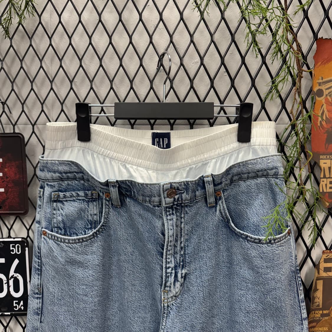 GAP 미드라이즈 데님 배기 팬츠 허리 밴딩 포인트 연청 상품이미지3