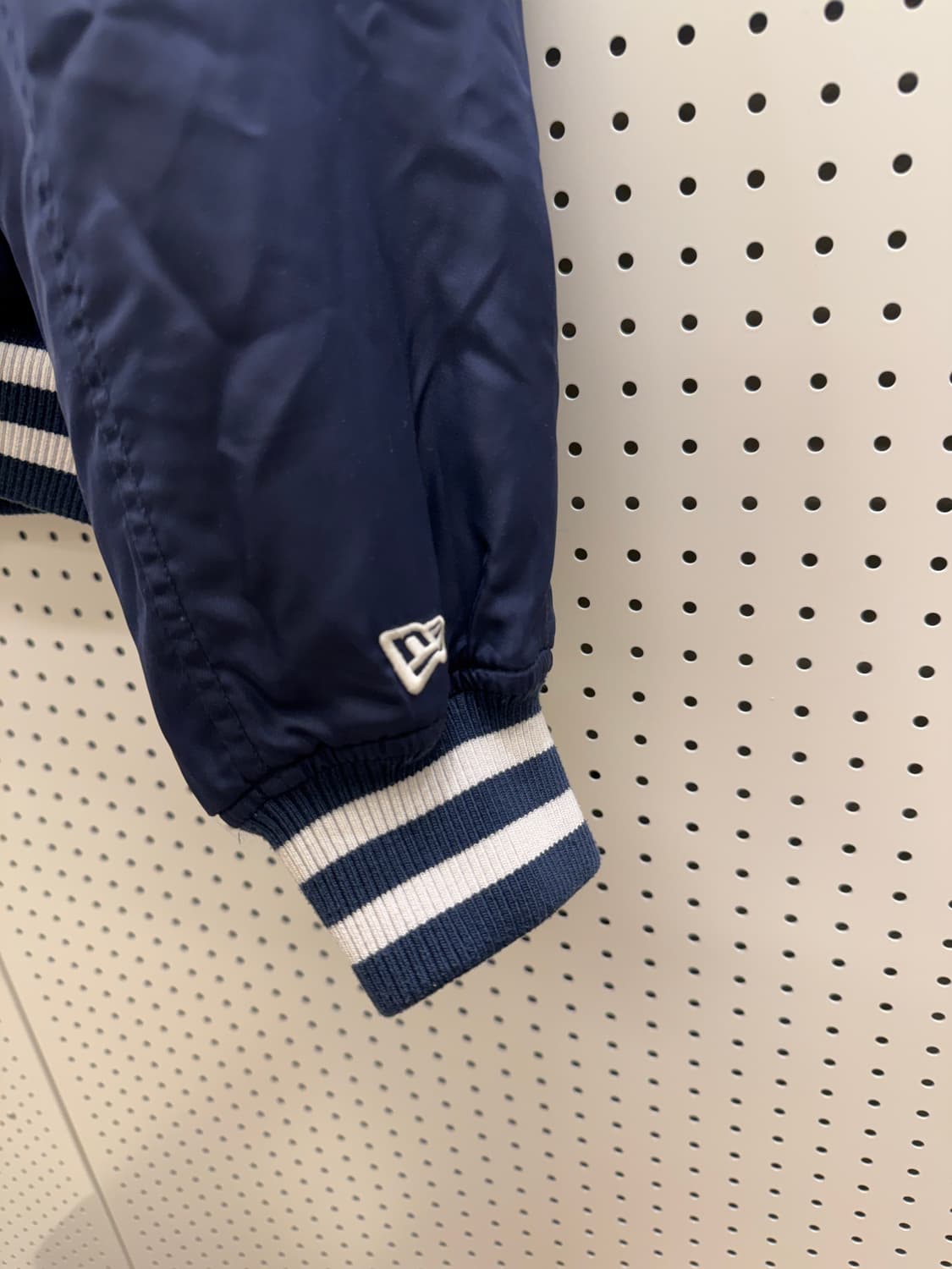 뉴에라 뉴욕 양키스 빅로고 사틴 바시티 점퍼 U328 상품이미지3