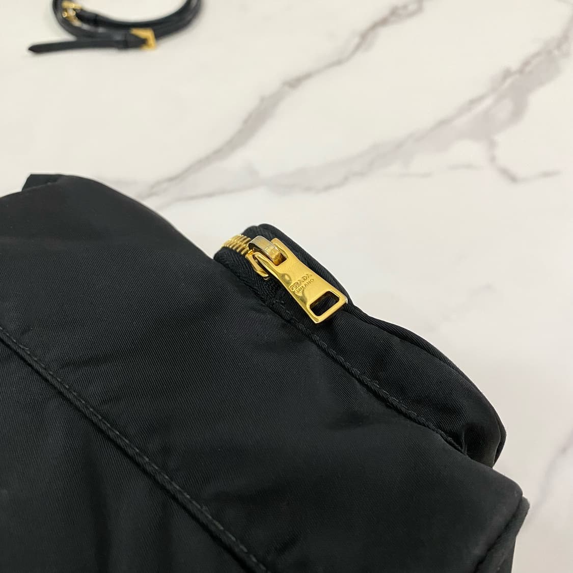 프라다 듀엣 리나일론 삼각로고 버킷백 1BH038 블랙 상품이미지4