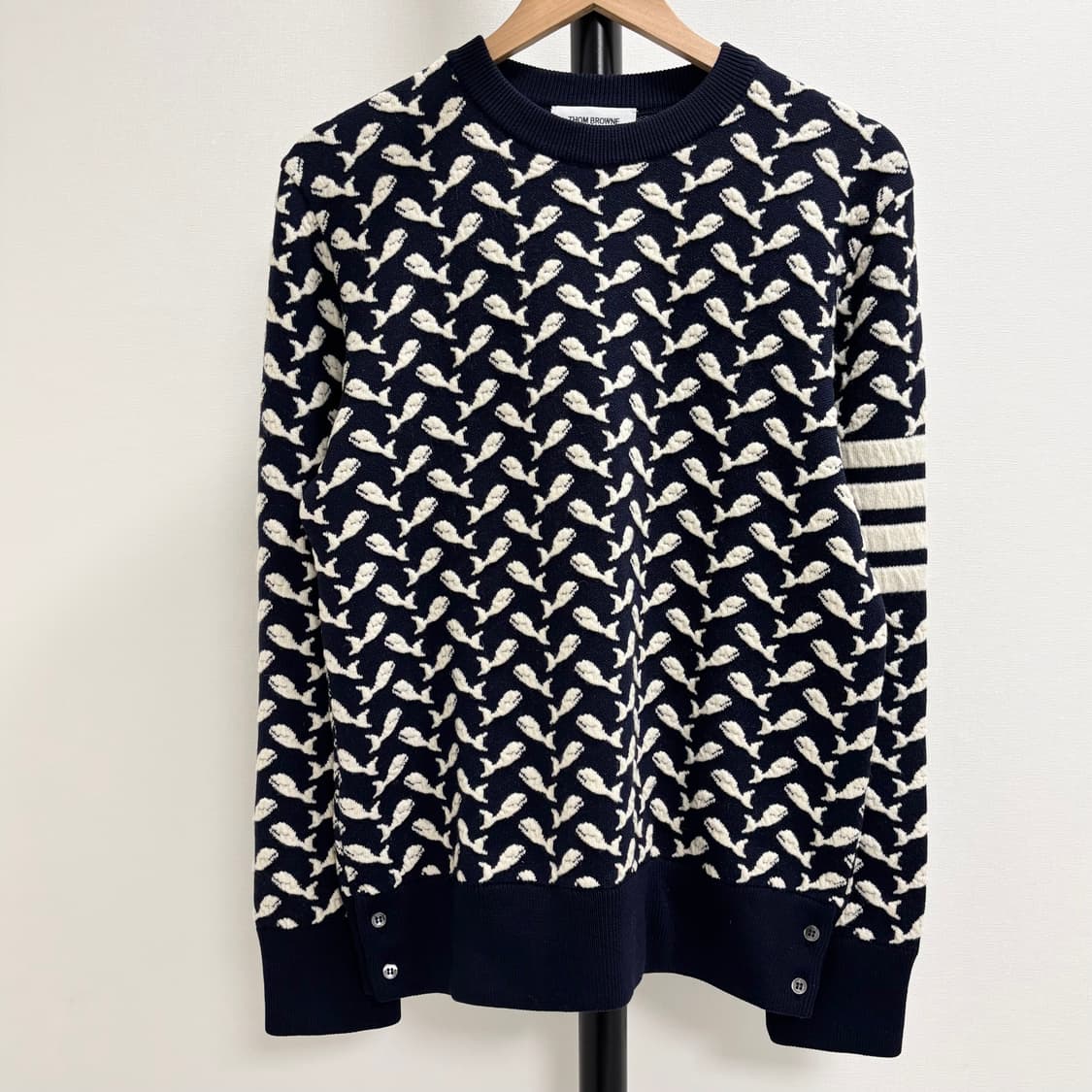 [2]톰브라운 사선완장 캐시미어 고래 니트 상품이미지1