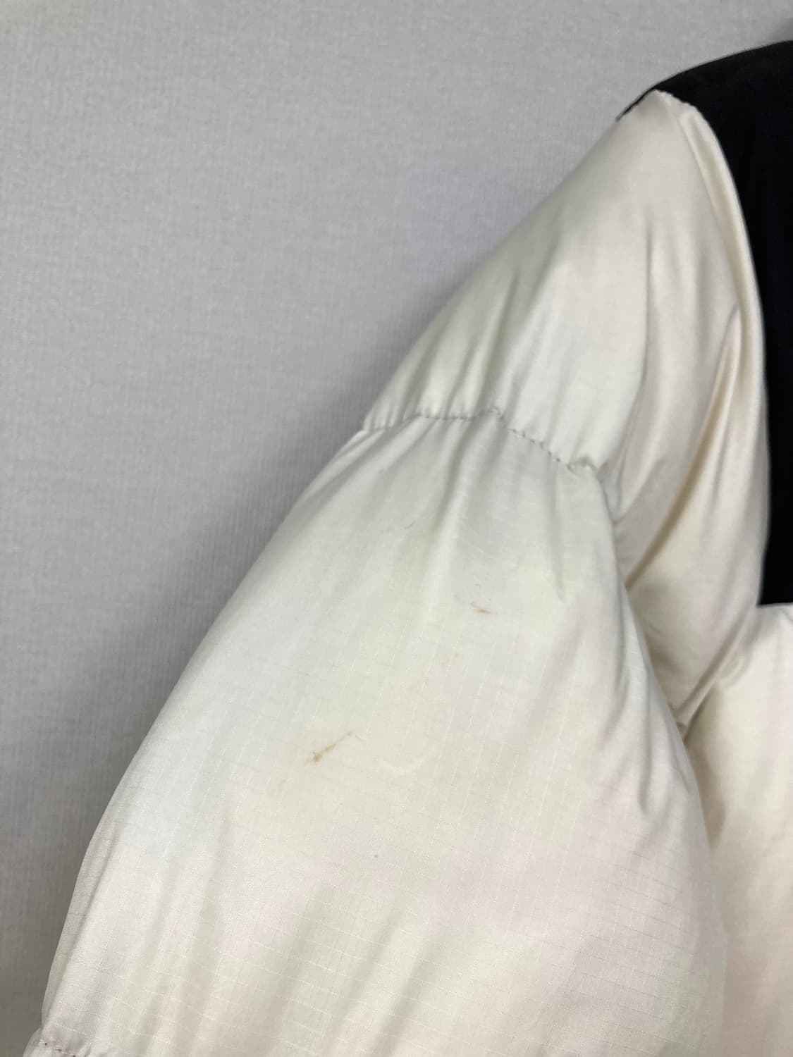 노스페이스 남녀공용 눕시 700필 숏패딩 _ 크림색 상품이미지10