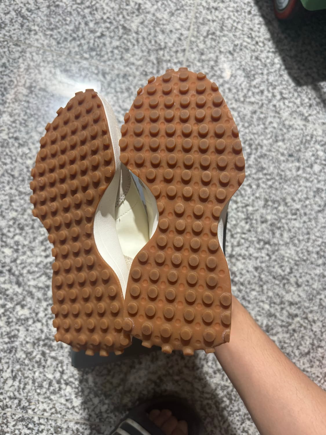 뉴발란스 327 키높이 여자 운동화 상품이미지4