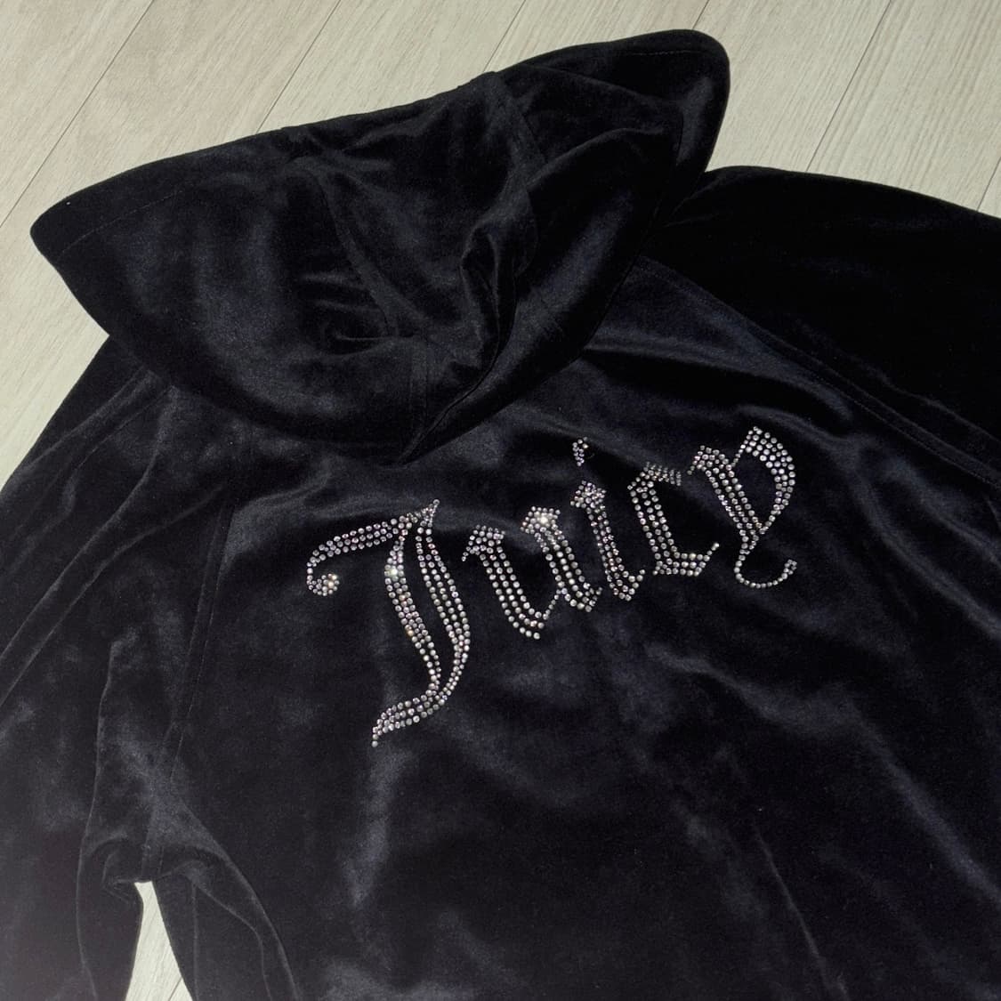 쥬시꾸뛰르 벨벳 큐빅 후드집업 블랙 상품이미지1