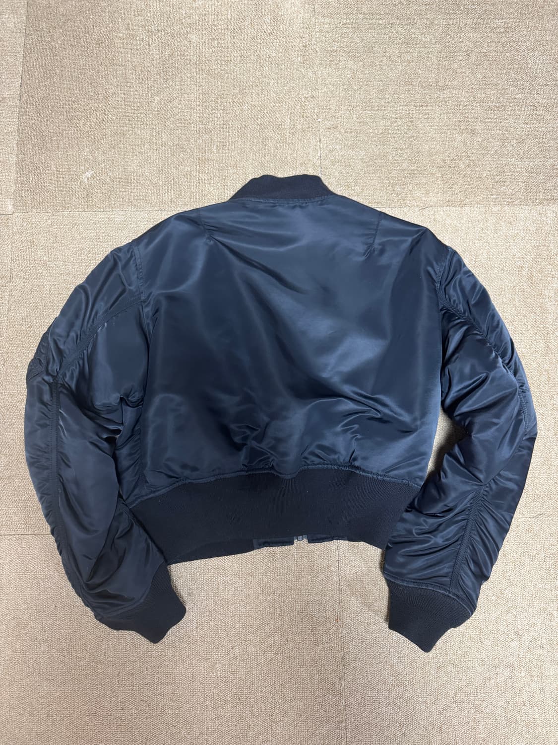 사스콰치패브릭스 크롭 항공점퍼 팝니다 상품이미지2