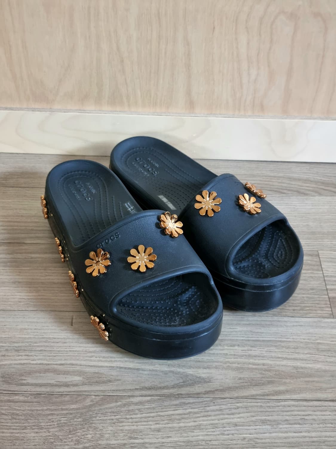 Crocs 크록스 크록밴드 플랫폼 메탈릭 블룸 슬라이드 슬리퍼 250 상품이미지3