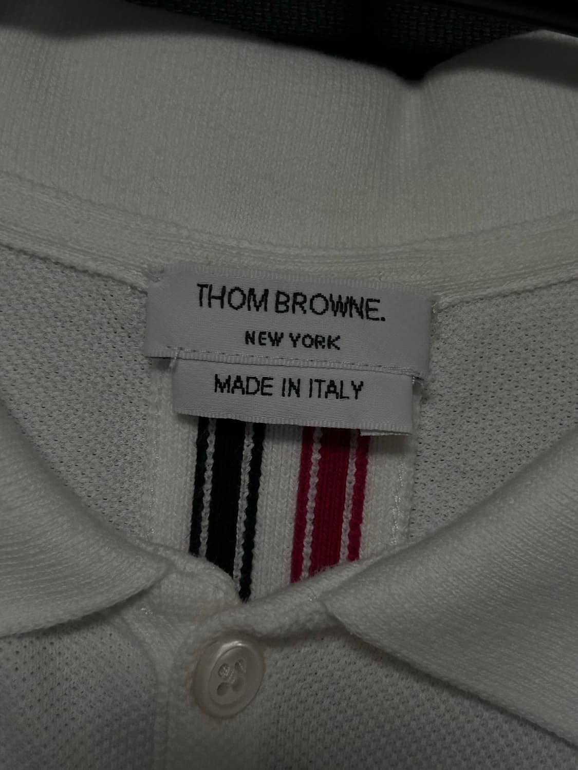 톰브라운 백삼선 스프라이트 카라티 상품이미지3