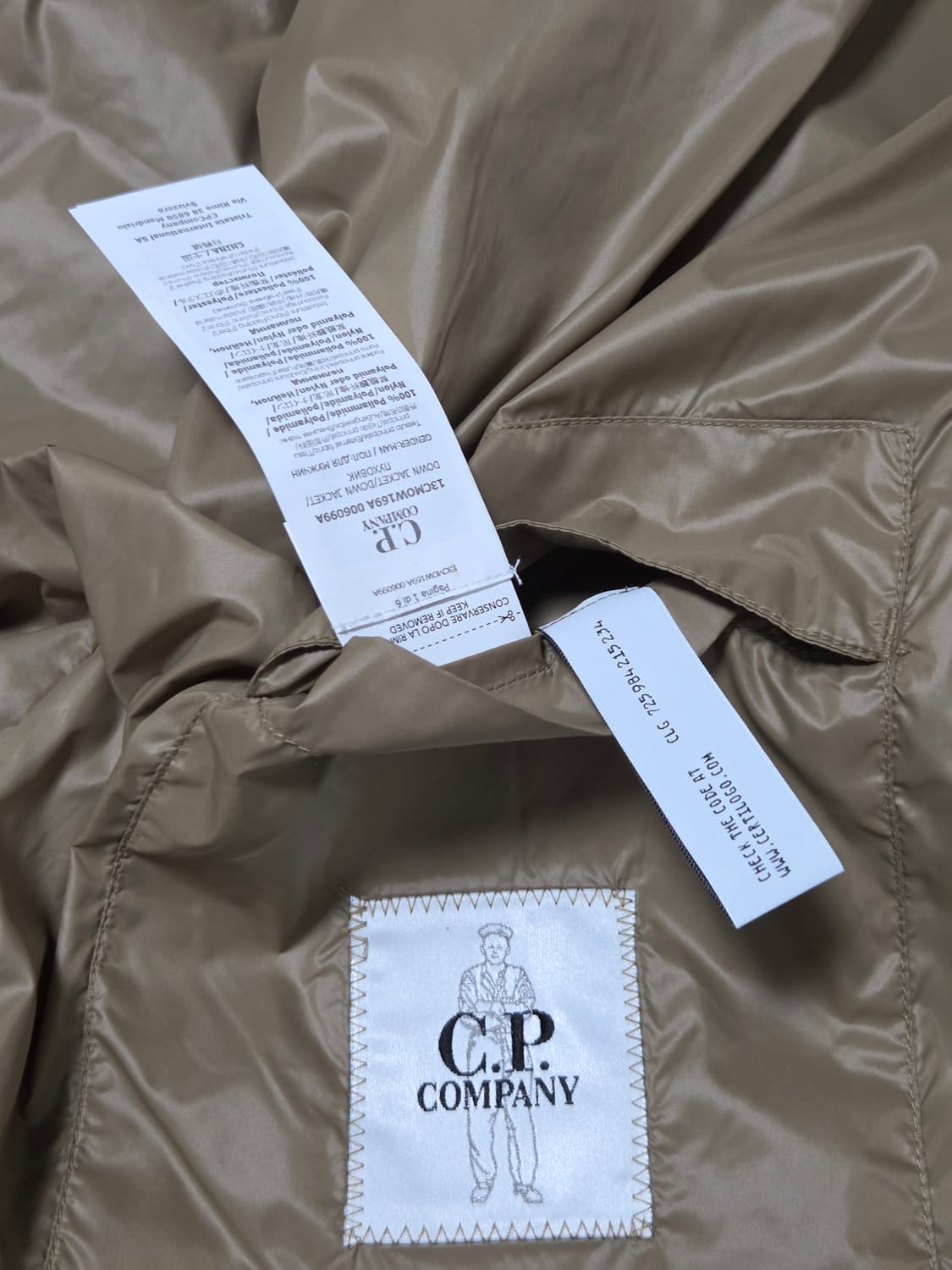 CP company DD shell 다운 패딩 cumin 50 상품이미지3