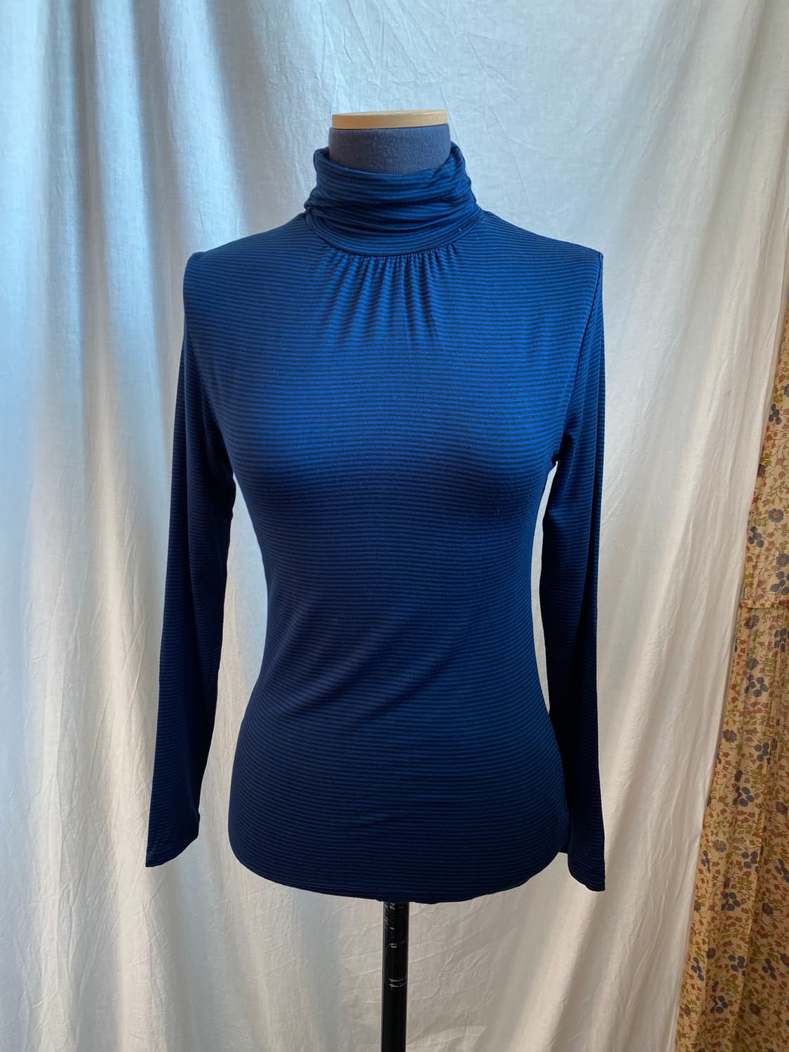 TOPVALU 블루 스트라이프 터틀넥탑(M) 상품이미지1