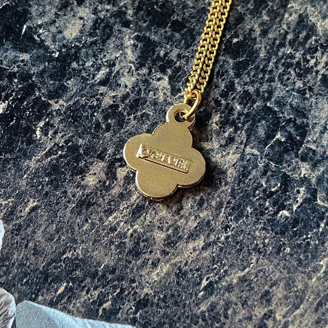 2Color 샤넬 쁘띠 클로버 업사이클링 골드 목걸이 상품이미지5