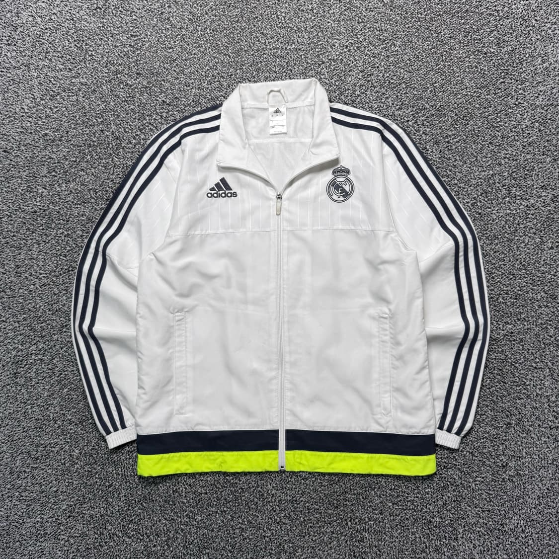 Name : 아디다스 레알마드리드 팀로고 화이트컬러 바람막이 :)  상품이미지1