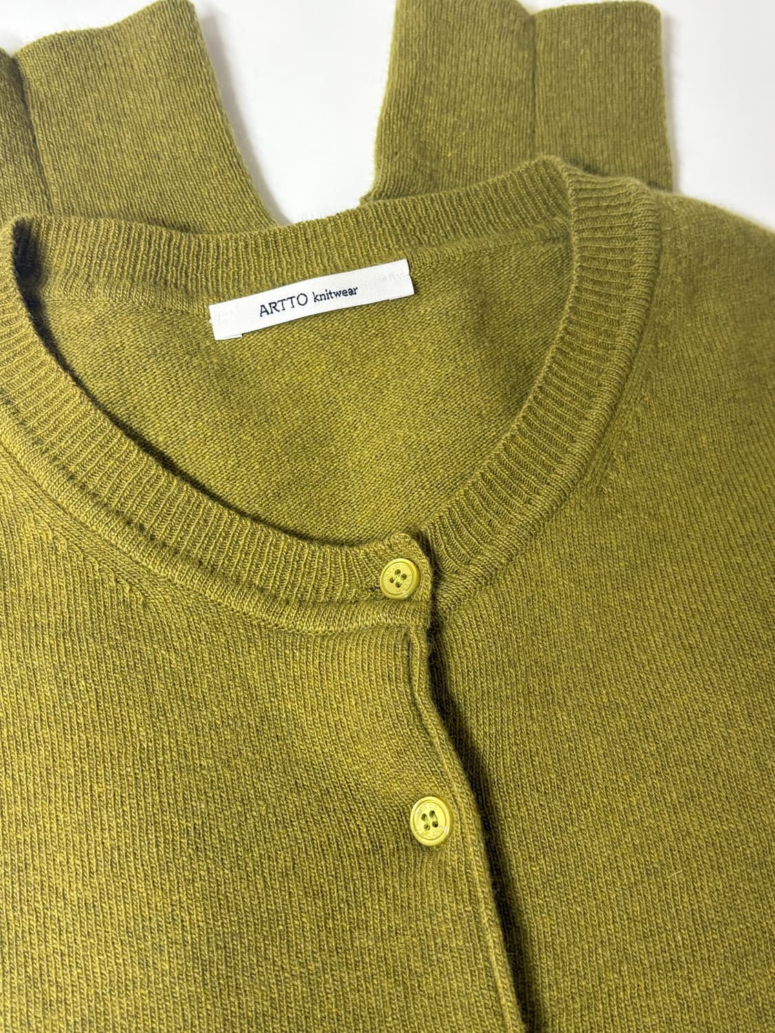 아르토 캐시미어 라운드 올리브 가디건 상품이미지3