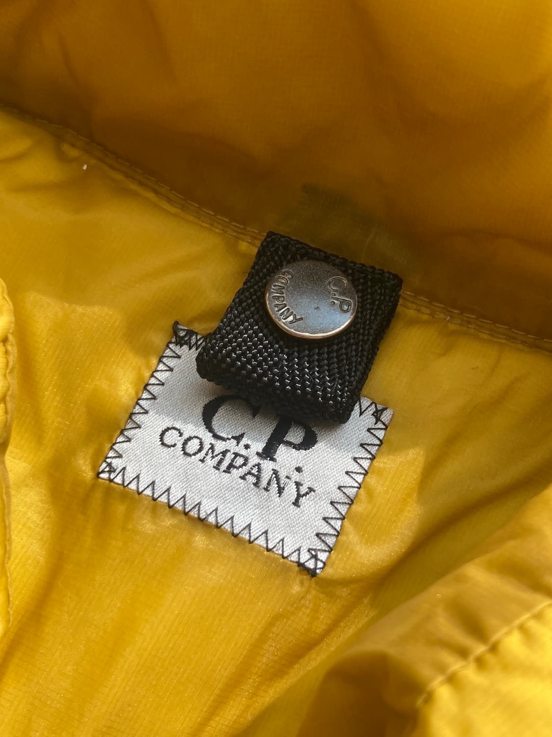 C.P.컴퍼니 덕다운 겨자 경량 패딩 상품이미지6