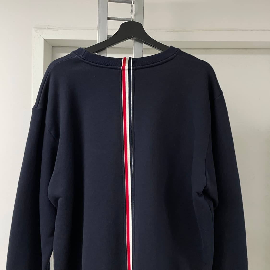 톰브라운 백삼선 맨투맨 5 상품이미지2