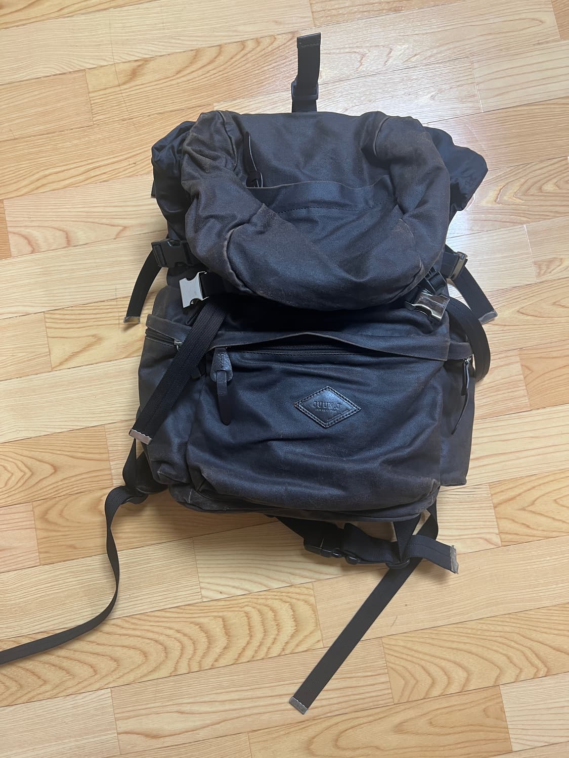 준지 x 빈폴 코팅 레더 백팩 상품이미지1